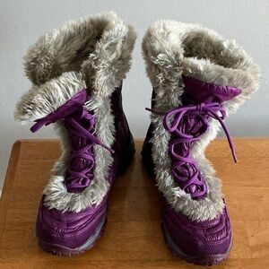Girl’s The North Face winter boots, size 6